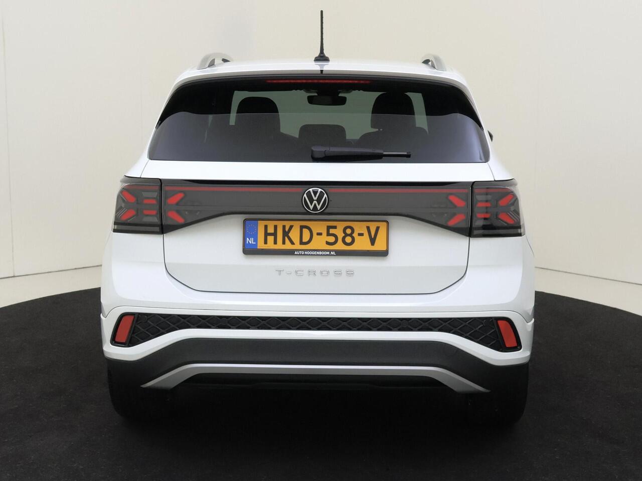Volkswagen T-Cross R-Line Business | 'App-Connect' draadloze smartphone integratie | Achterlichten LED | Afstandscontrolesysteem (Front Assist)