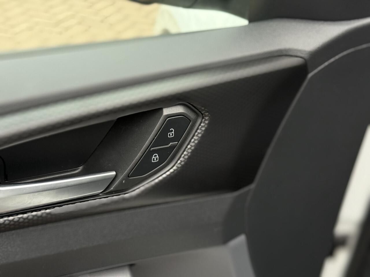 Volkswagen T-Cross 1.0 TSI Life Business | PDC V+A | Clima | ACC | Navi | LM Velgen | Apple Carplay/Android Auto | RIJKLAARRPRIJS INCL 12 MAANDEN GARANTIE EN BEURT