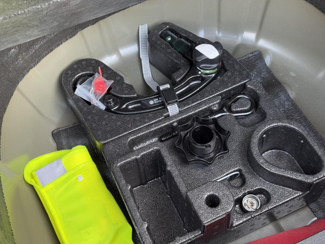 Volkswagen T-Cross 1.5 TSI R-Line | Trekhaak | Camera | ACC