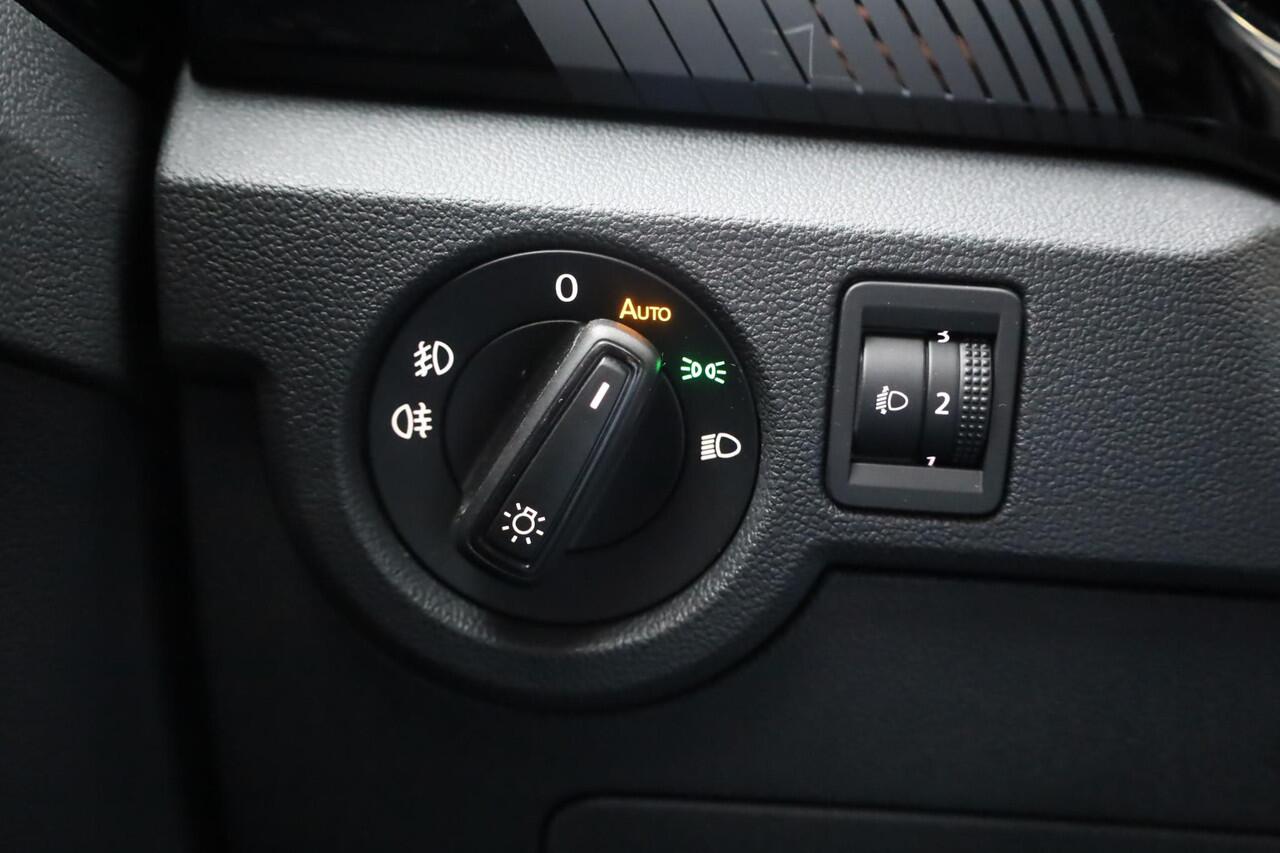 Volkswagen T-Cross 1.0 TSI Life 70KW/95PK, Life, automatische airco, PDC voor en achter, Comfort pakkket, Multimedia pakket Black Design pakket