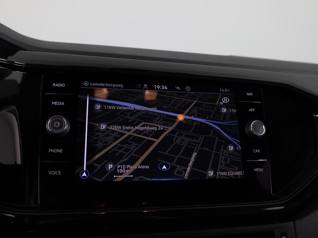 Volkswagen T-Cross 1.0 TSI Life 95 PK | Navigatie | Parkeersensoren voor en achter |