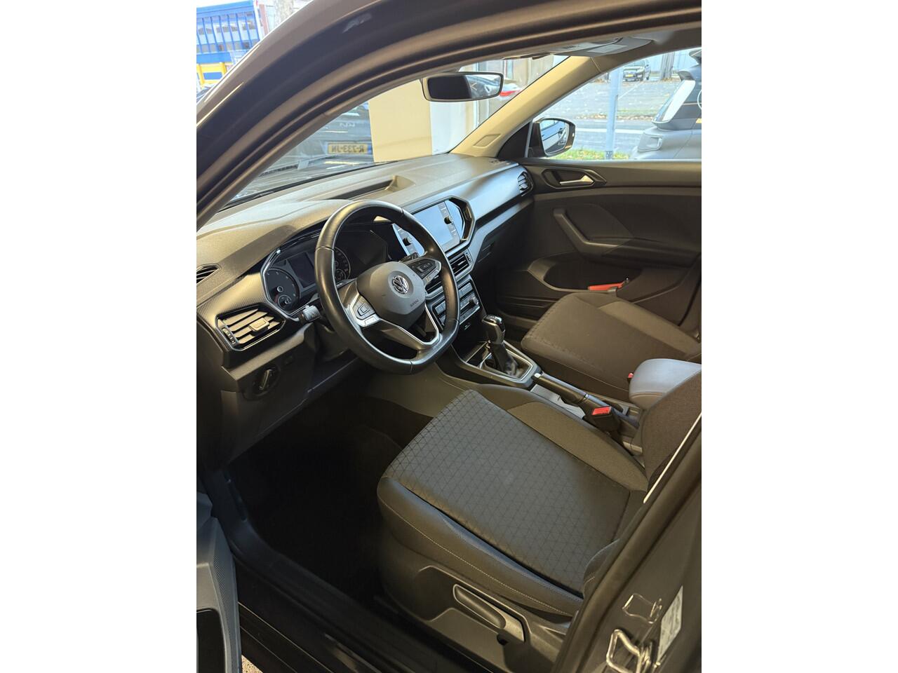 Volkswagen T-Cross AUTOMAAT 1.0 TSI Life DSG / Aut. | trekhaak | airco | 16 inch lichtmetalen velgen |