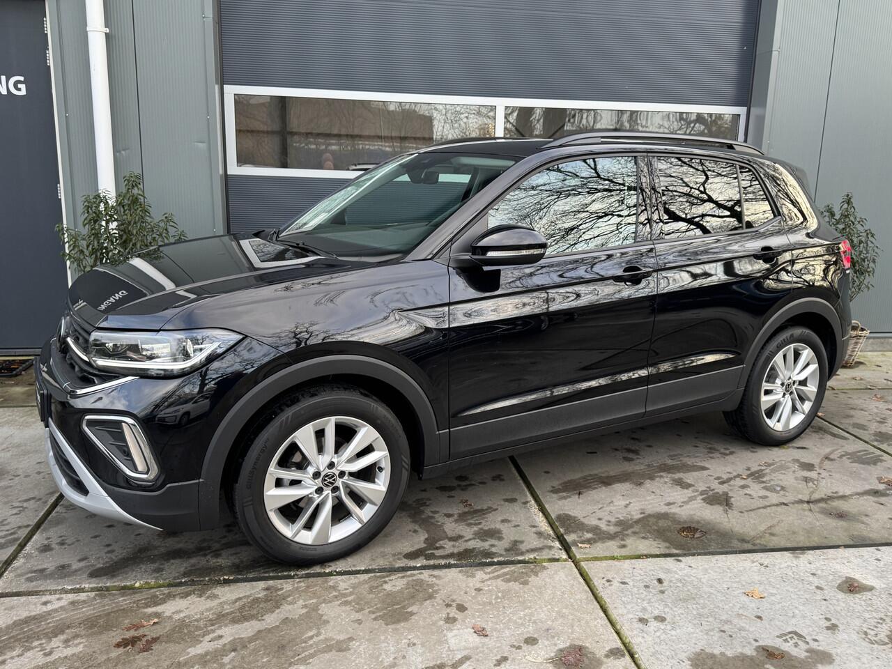 Volkswagen T-Cross 1.0 TSI 116pk DSG Life Edition IQ Light Stoelverwarming Camera Keyless Virtual Cockpit App-Connect