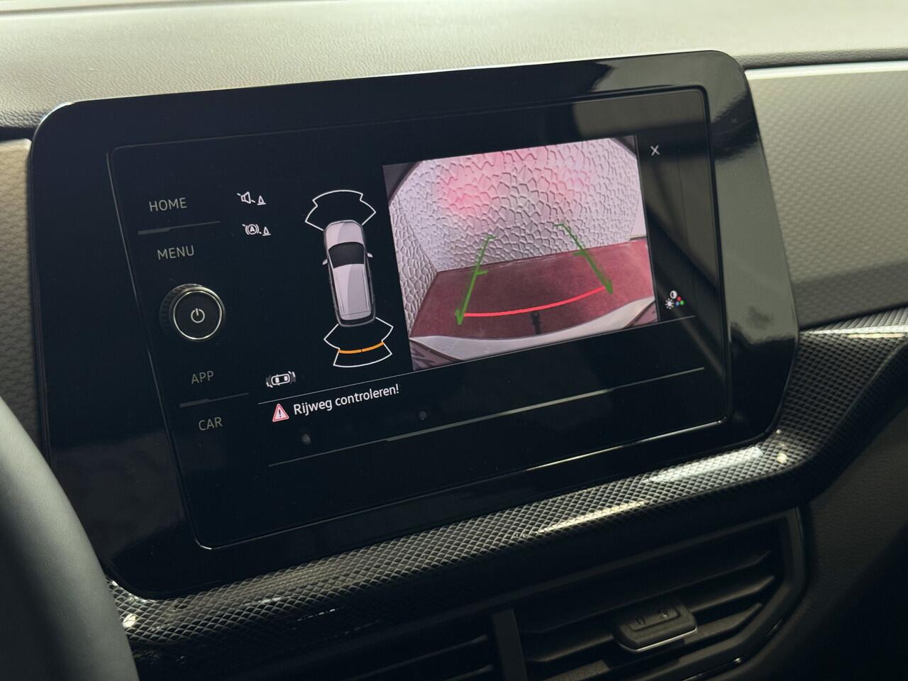 Volkswagen T-Cross T-CROSS AUTOMAAT 2.056KM! 116PK (18'' R-LINE LMV) AFN.TREKHAAK CAMERA VIR.COCKPIT STOELVERW. ADAP.CRUISE LMV CARPLAY 2025 "Volkswagen rijden begint bij Topautos.nl - 75 topmodellen direct op voorraad!"