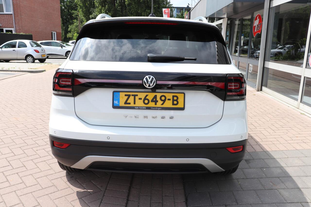 Volkswagen T-Cross 1.0 TSI Style, automaat, navigatie, dodehoek detector.