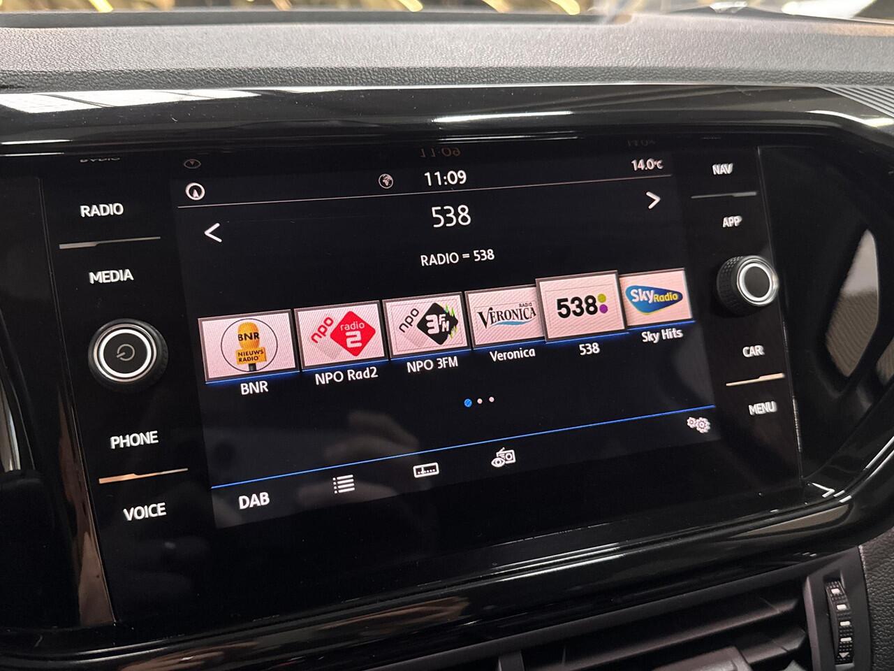 Volkswagen T-Cross 1.0 TSI DSG Automaat Style R Climat Parking Winter Dodehoek Digi Dash Dealeronderhouden