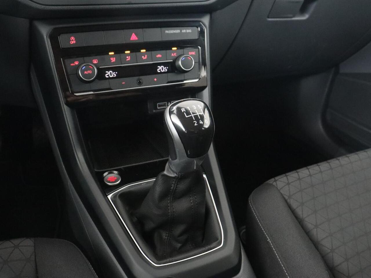 Volkswagen T-Cross 1.0 TSI Life | Carplay | Navigatie | Keyless | Virtual Cockpit | Climate control | Adaptive cruise | Dodehoek detectie | Getint glas