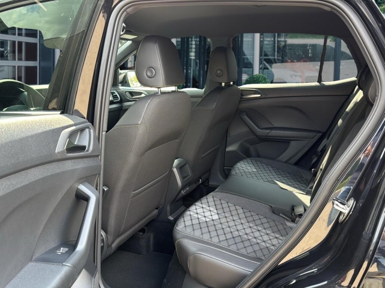 Volkswagen T-Cross 1.0 TSI DSG R-LINE TREKHAAK/CAMERA/ACC/CARPLAY/STOELVERW