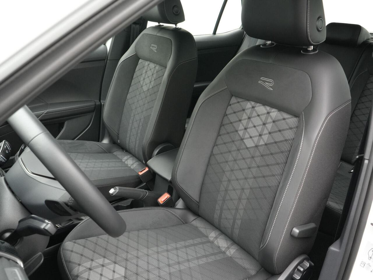 Volkswagen T-Cross 1.0 TSI 115 pk DSG R-Line Edition | IQ Light | Stoelverwarming | Achteruitrijcamera | Adaptive Cruise | 17 inch