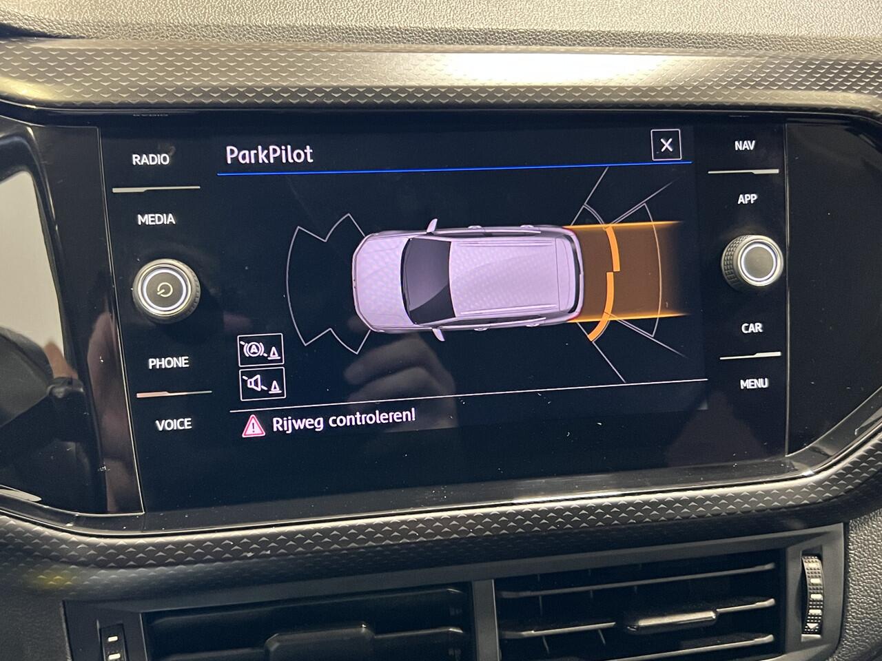 Volkswagen T-Cross 1.0 TSI Life | Navigatie/Android/Apple Carplay | LM Velgen 16" | Cruise Control Adaptief | PDC Voor en Achter | Airco |