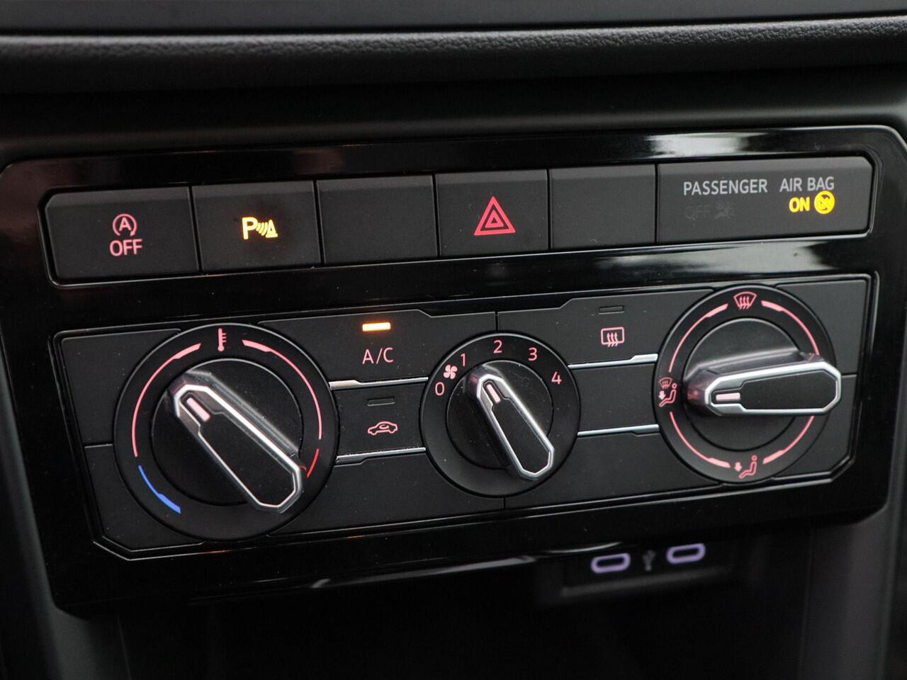 Volkswagen T-Cross 1.0 TSI Life | Adaptive Cruise | Parkeersensoren | Bluetooth | Carplay | Trekhaak | 16 inch | 81.482 Km!!