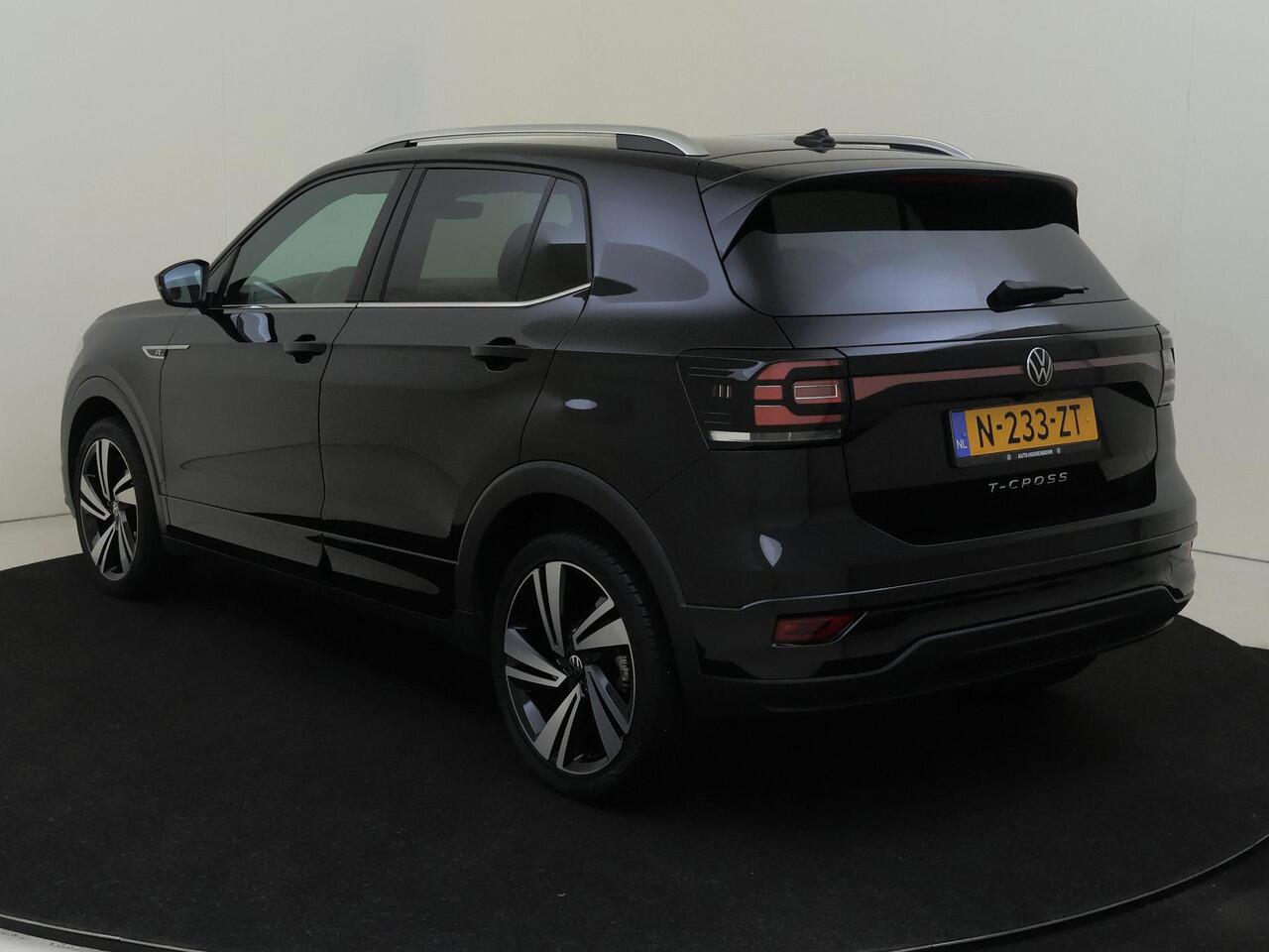 Volkswagen T-Cross 1.0 TSI R-Line | Achteruitrijcamera | Digital cockpit Pro | Navigatie | Adaptieve cruise control | Elektrisch inklapbare buitenspiegels | CarPlay | LED verlichting |