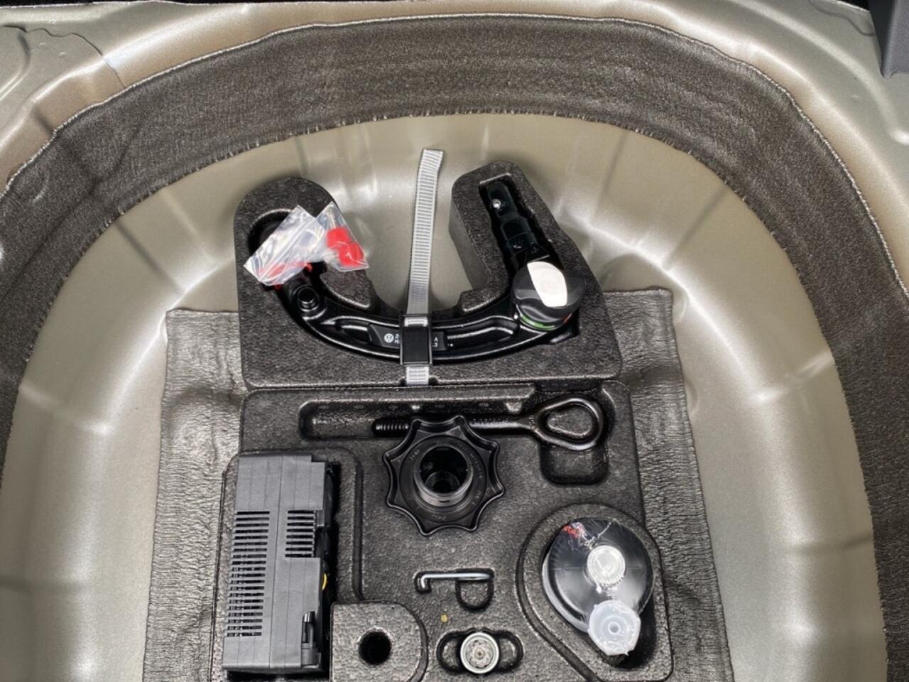 Volkswagen T-Cross 1.5 TSI DSG R-LINE TREKHAAK/CAMERA/CARPLAY/ACC/STOELVERW