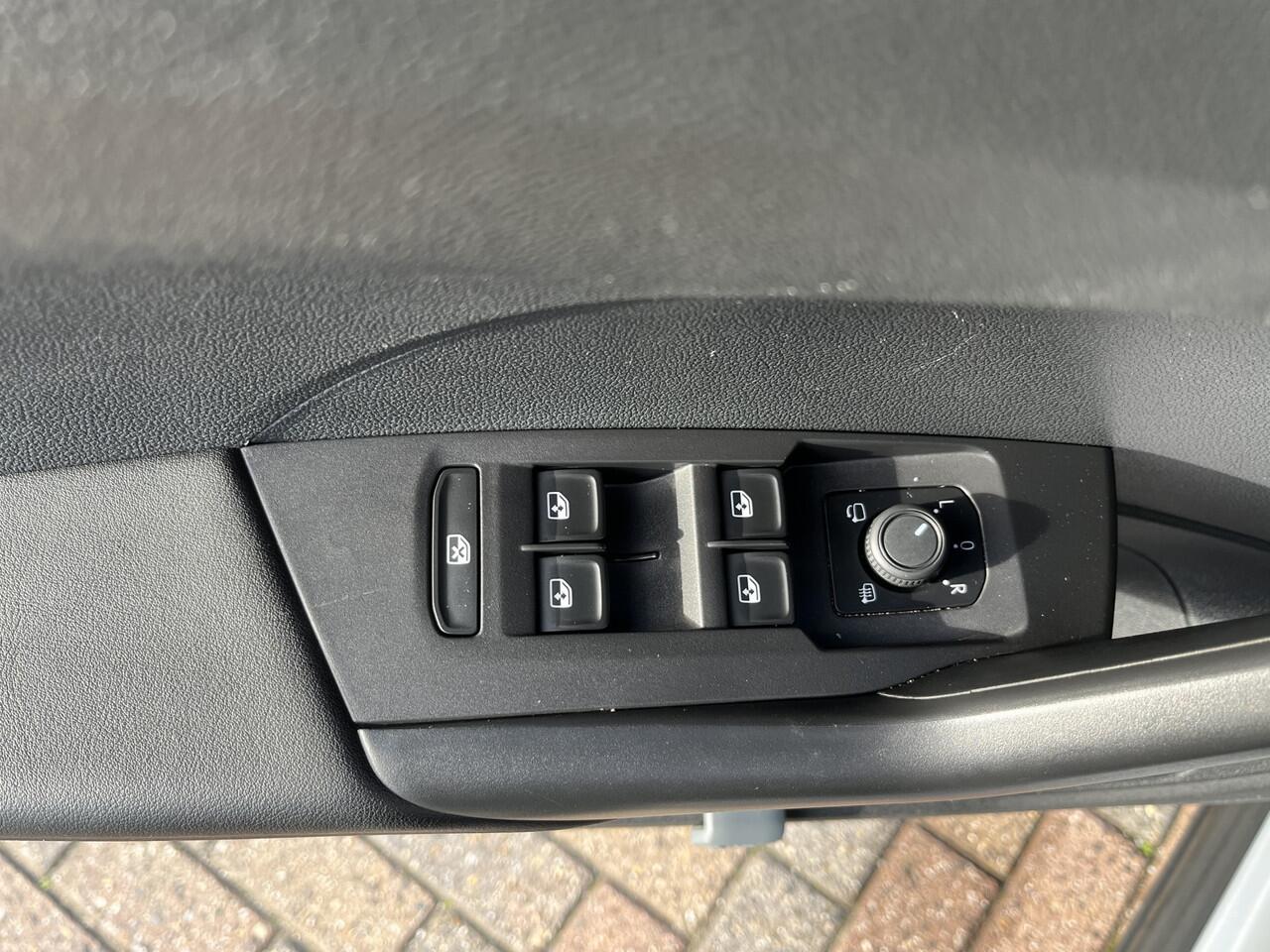 Volkswagen T-Cross 1.0 TSI Life / PARK. SENSOREN/ NAVI/ AIRCO/ 16" LMV