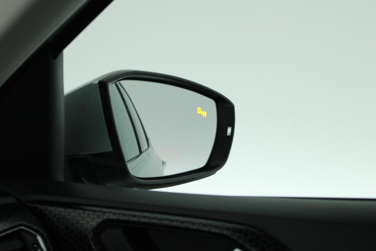 Volkswagen T-Cross 1.0 TSI 116pk DSG Style Trekhaak Camera Keyless Virtual Cockpit Navigatie Adaptive Cruise