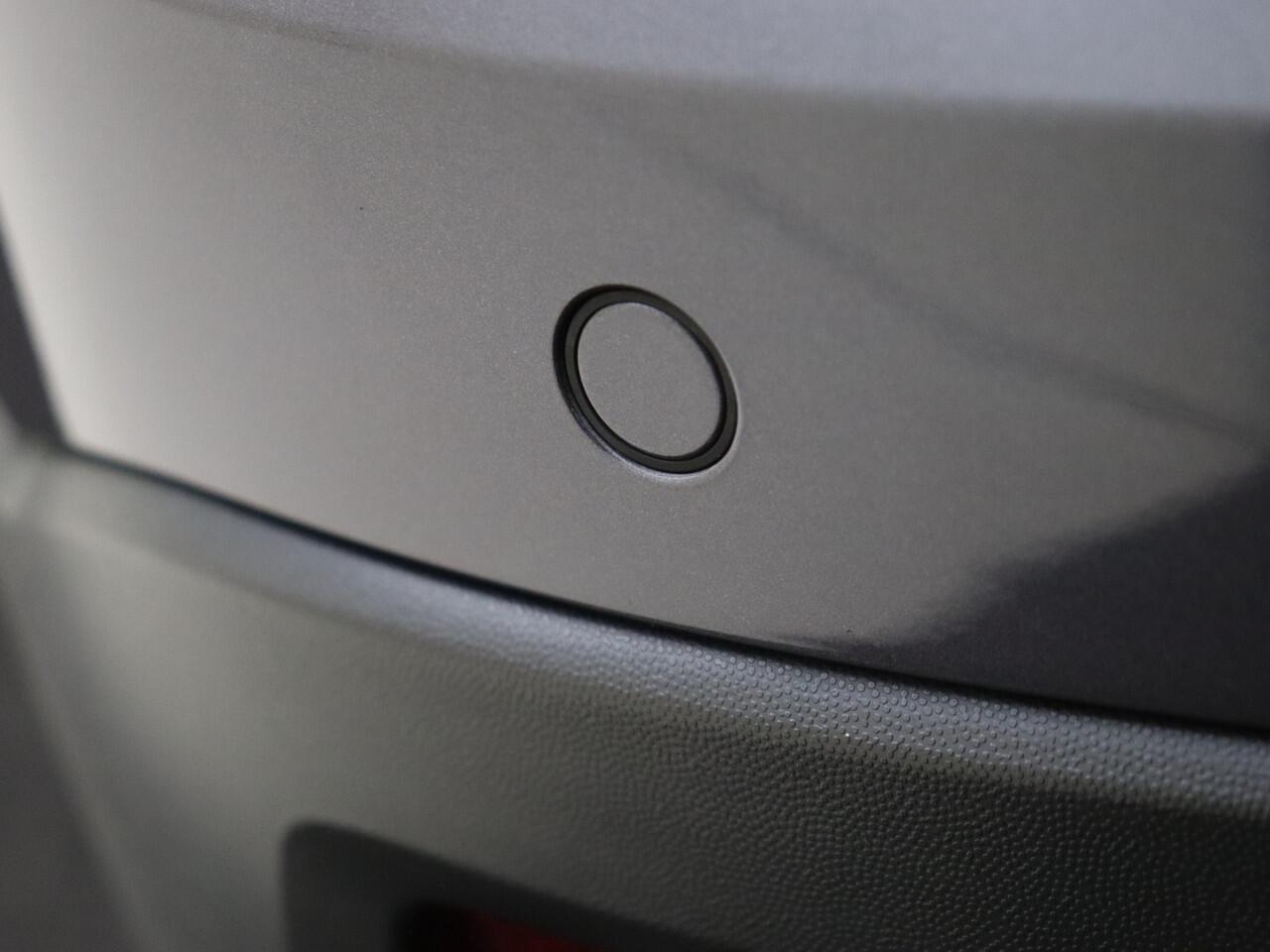 Volkswagen T-Cross 1.0 TSI Go | Navigatie | Parkeerhulp | Carplay | Stoelverwarming |