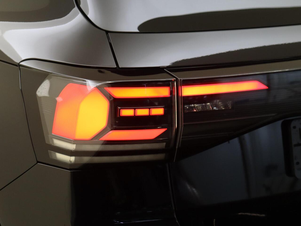 Volkswagen T-Cross Life Edition | 'App-Connect' draadloze smartphone integratie | Achterlichten LED | Afstandscontrolesysteem (Front Assist)