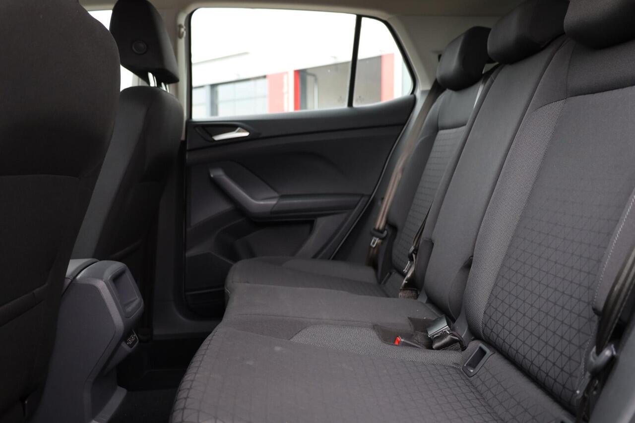Volkswagen T-Cross 1.0 TSI Life parkeersensoren voor en achter, side assist dodehoek sensor, navigatie, 16" LMV, lederen multifunctioneel stuurwiel, 6 speakers, lane assist, light assist, speed limiter, cruise control, bluetooth carkit
