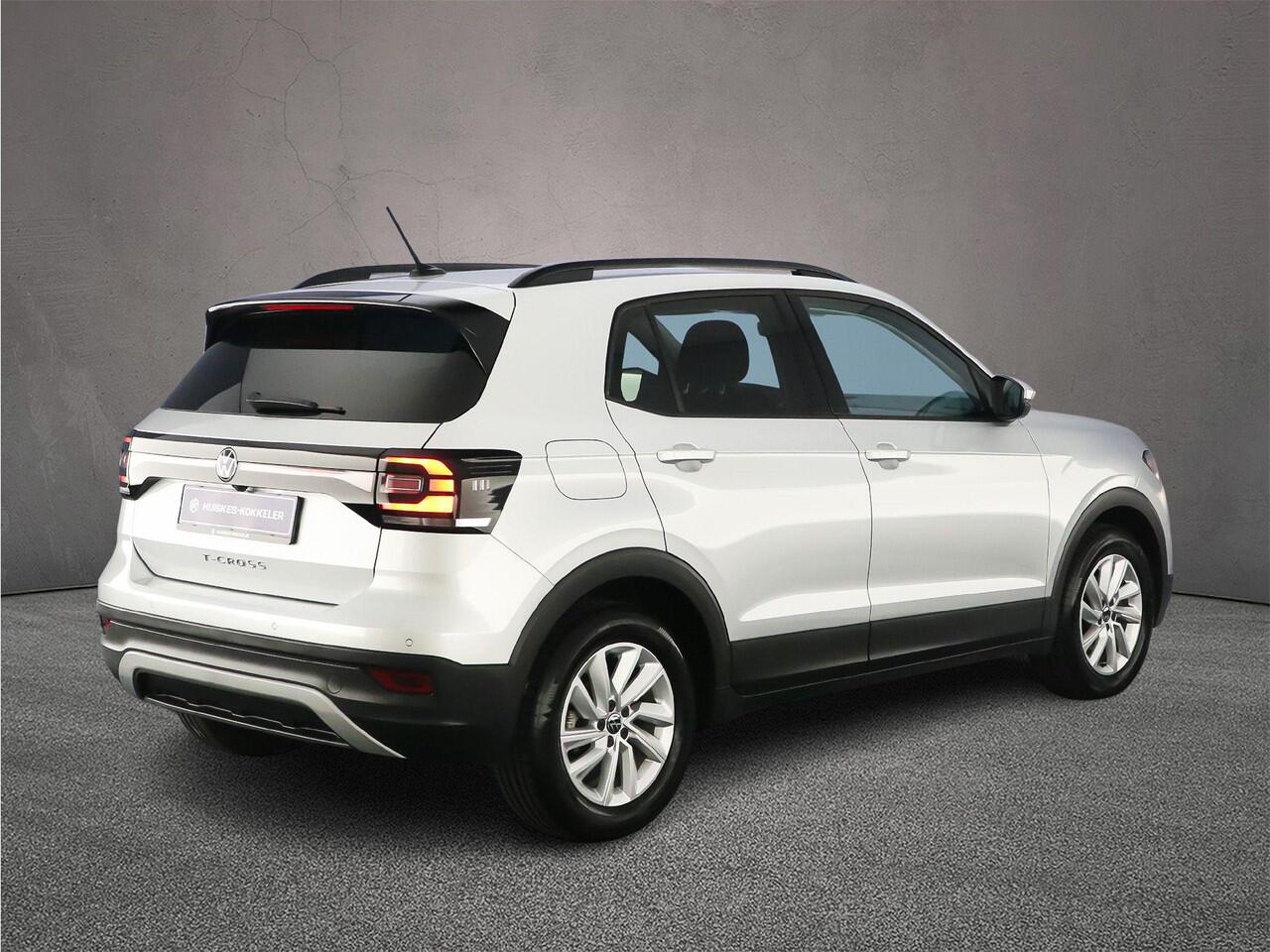 Volkswagen T-Cross Life 1.0 TSI 110pk DSG Automaat Adaptive cruise control, Achteruitrijcamera, Stoelverwarming, Airco, App connect, Parkeersensoren, DAB, Radio