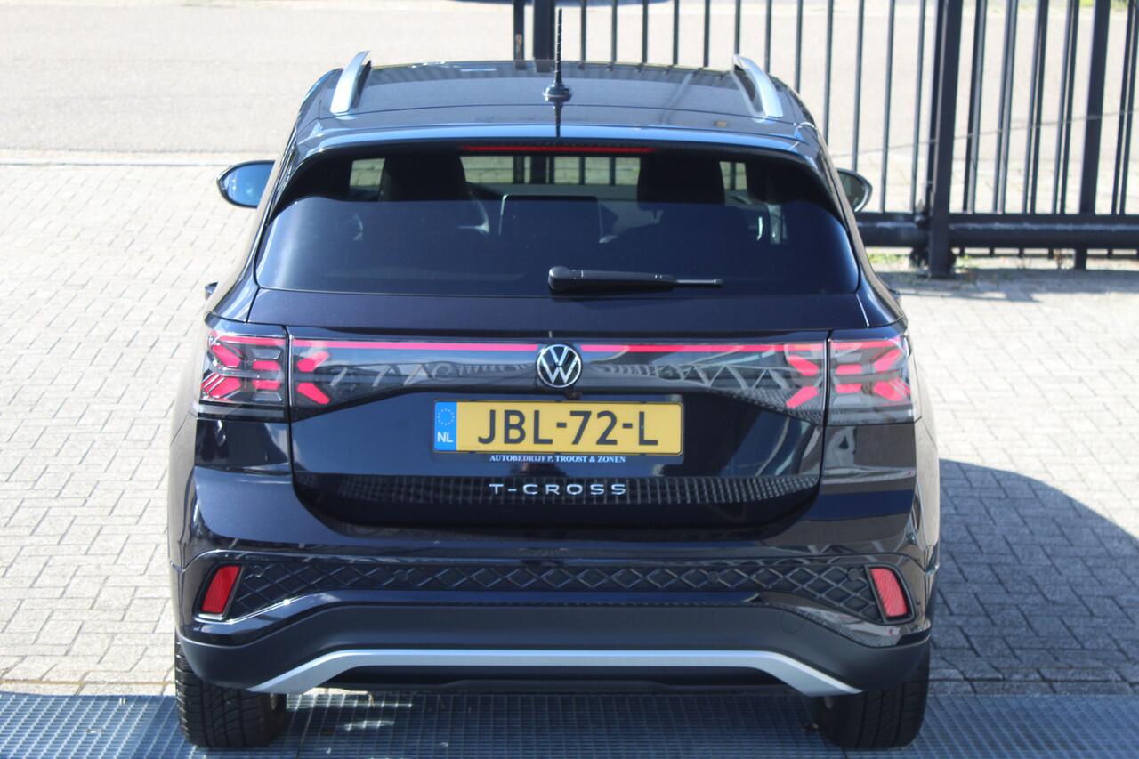 Volkswagen T-Cross 1.0 TSI 2x R-Line 2x R-Line Automaat/Navigatie/Virtual cockpit/Adaptive cruise control/Achteruitrijcamera/Parkeersensoren rondom/Apple carplay/Stoelverwarming/Climate control/IQ light/DAB/Draadloze telefoonlader.