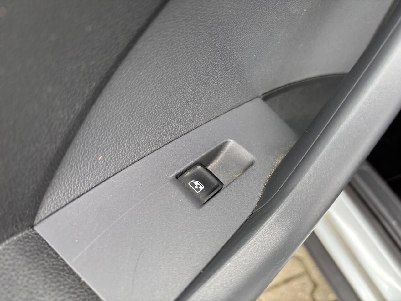 Volkswagen T-Cross 1.0 TSI Life Stoelverwarming, App-Connect & Camera