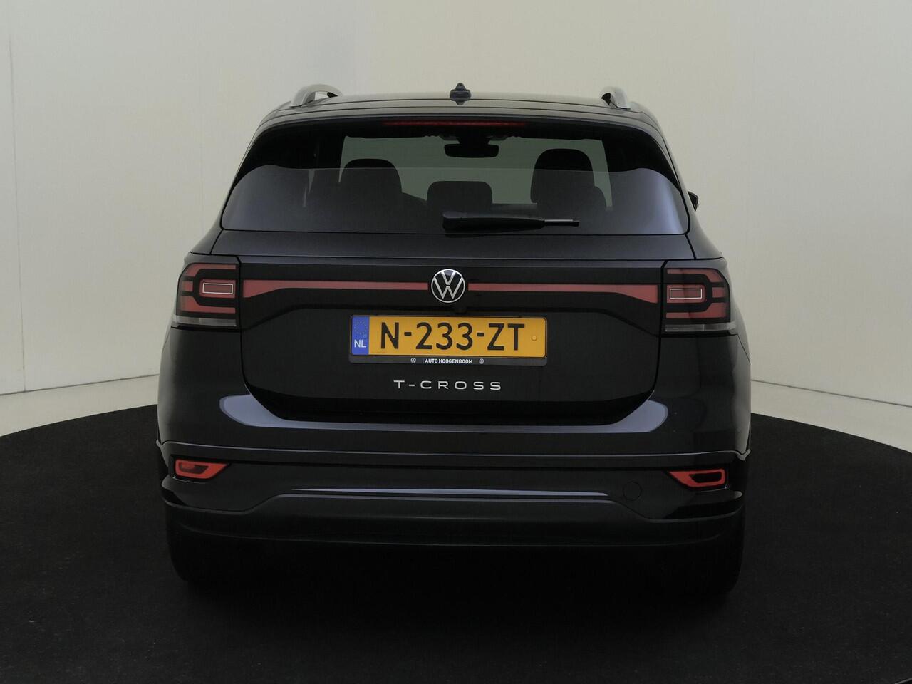 Volkswagen T-Cross 1.0 TSI R-Line | Achteruitrijcamera | Digital cockpit Pro | Navigatie | Adaptieve cruise control | Elektrisch inklapbare buitenspiegels | CarPlay | LED verlichting |