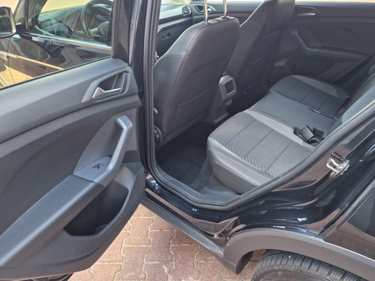 Volkswagen T-Cross 1.0 TSI Style R-line 12MND BOVAG GAR. | ECC | ACC | CARPLAY | CAMERA | PDC | VIRTUAL DISPLAY