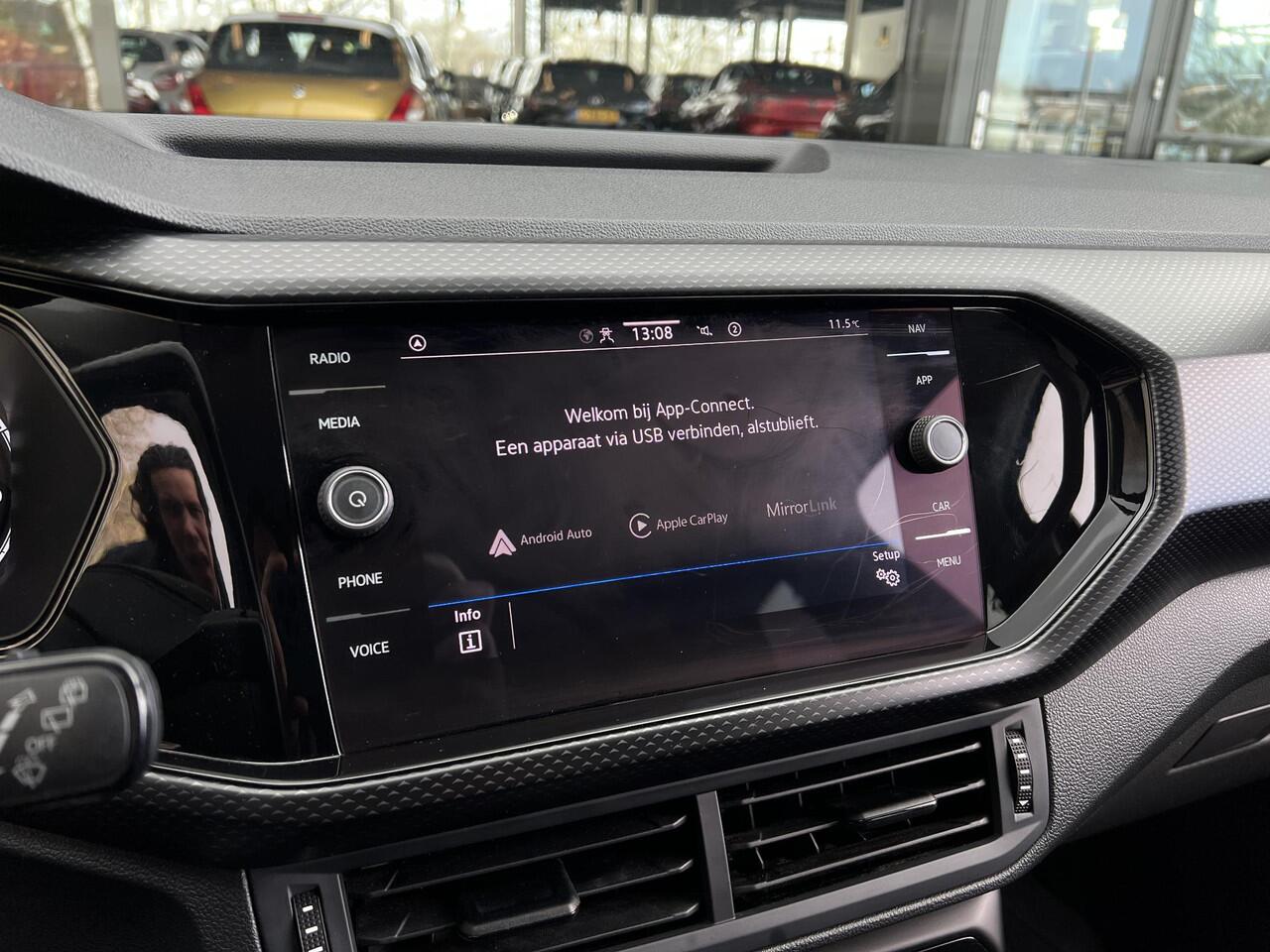 Volkswagen T-Cross 1.0 TSI Life Automaat | Stoelverwarming | Adaptieve Cruise Control | Climate Control