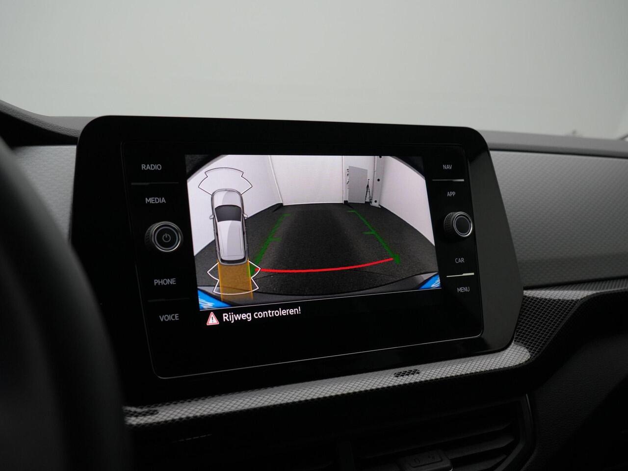 Volkswagen T-Cross 1.5 TSI 150 pk DSG R-Line Edition | R-Line | IQ Light | Trekhaak | Stoelverwarming | Achteruitrijcamera | Adaptive Cruise | Carplay | 17 inch