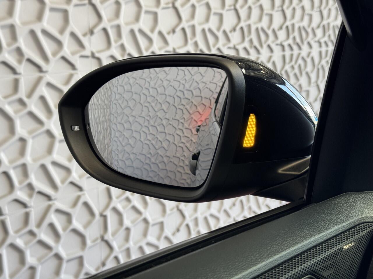 Volkswagen T-Cross ? NIEUWE AUTO ? 1.5 TSI 150PK R-LINE EDITION TREKHAAK BLINDSPOT LED 18''LMV IQ CAMERA STOELVERW ?2025? "Volkswagen rijden begint bij Topautos.nl - 75 topmodellen direct op voorraad!"