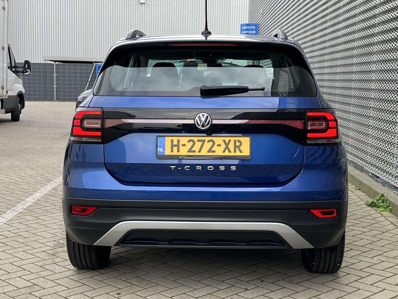 Volkswagen T-Cross 1.0 TSI Life / Digitaal dashboard / Camera / Parkeersensoren V+A / Stoelverwarming / **