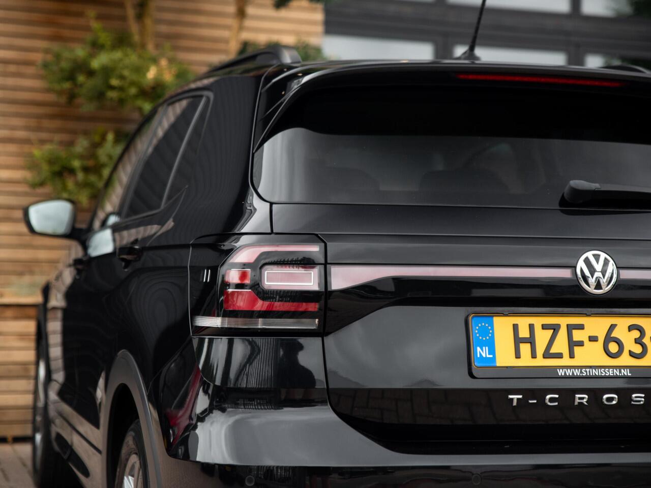 Volkswagen T-Cross 1.0 TSI Life / R Line / LED / ACC / Virtual Cockpit / 17" LMV / Stoelverwarming