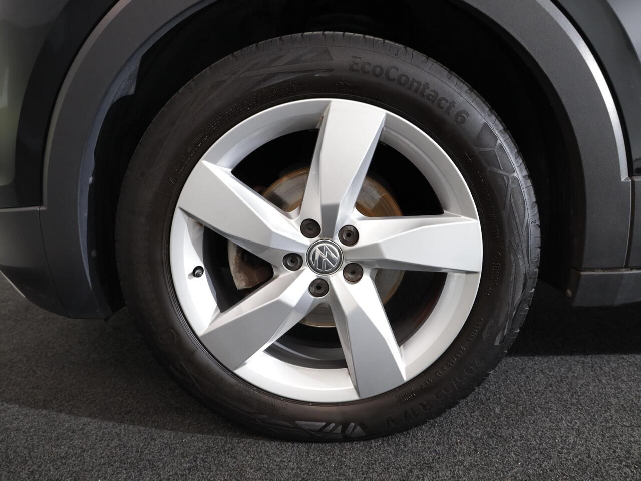 Volkswagen T-Cross 1.0 TSI Style 115 pk | Navigatie | Parkeersensoren | Adaptieve cruise control | LED koplampen |