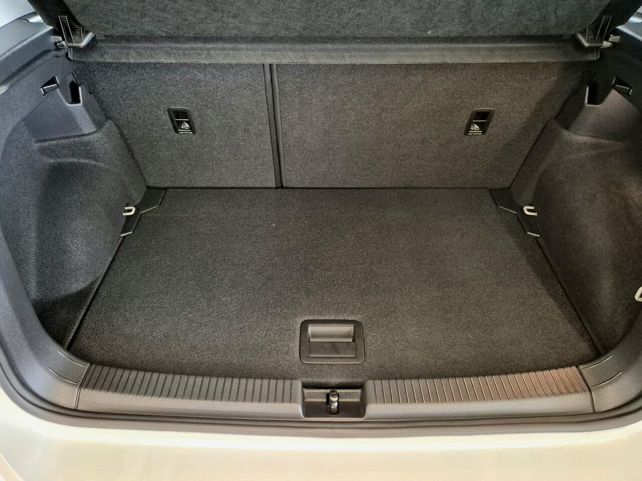 Volkswagen T-Cross 1.5 TSI Style -150pk- Automaat R-Line | Dodehoek sensoren | Camera | Digitale Cockpit Pro | Rijklaarprijs incl. 1 jaar Bovag garantie