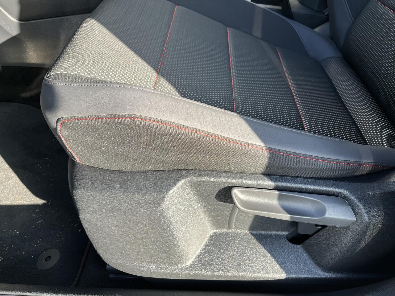 Volkswagen T-Roc 1.5 TSI Sport / AUTOMAAT/ PANO/ PARK. SENSOREN + CAMERA/ RIJ-MODI/ LED/ ADAPT. CRUISE/ 18" LMV/ DIGITAL DASH/ CLIMA/ NAVI/ DAB