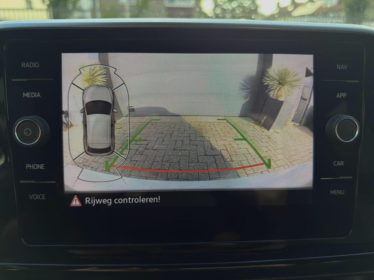 Volkswagen T-Roc 1.5 TSI 3x R-Line VOL/IQ Light/Pano/Keyless/