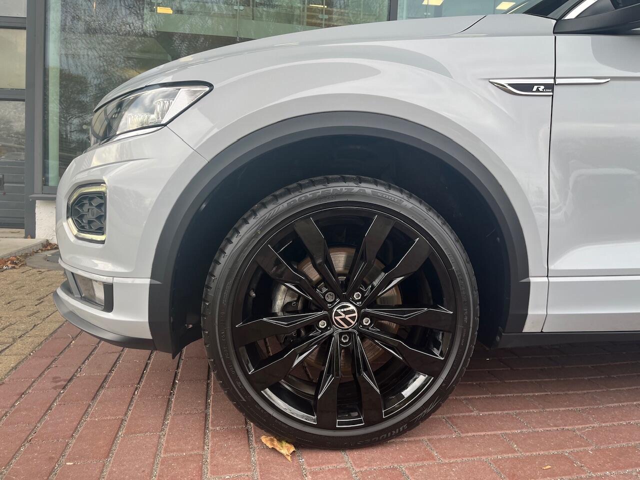 Volkswagen T-Roc 1.5 TSI R-Line / 19 Inch / Afneembare trekhaak / Elect. Achterklep / Camera / Cockpit Pro