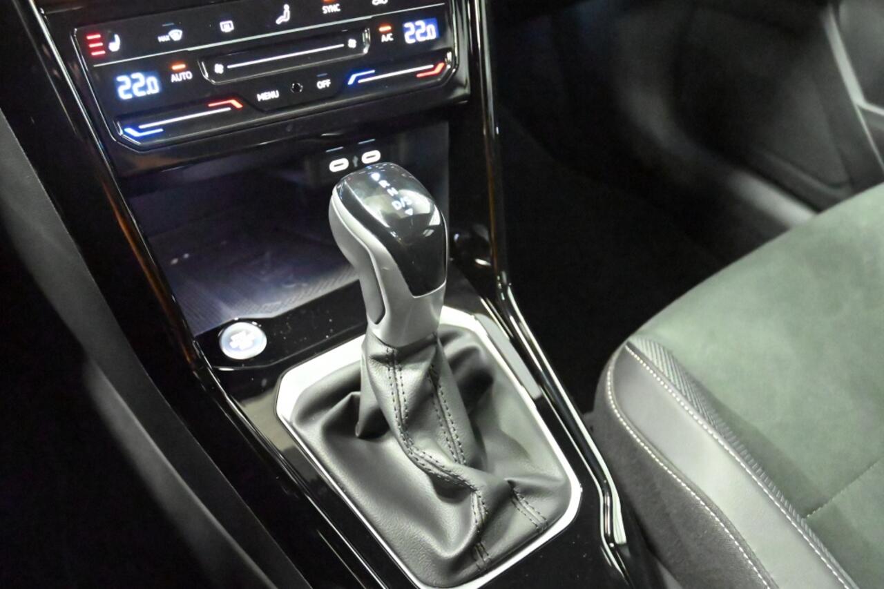 Volkswagen T-Roc 1.5 TSI AUTOMAAT R-Line IQ|PANO|BEATS|TREKHAAK