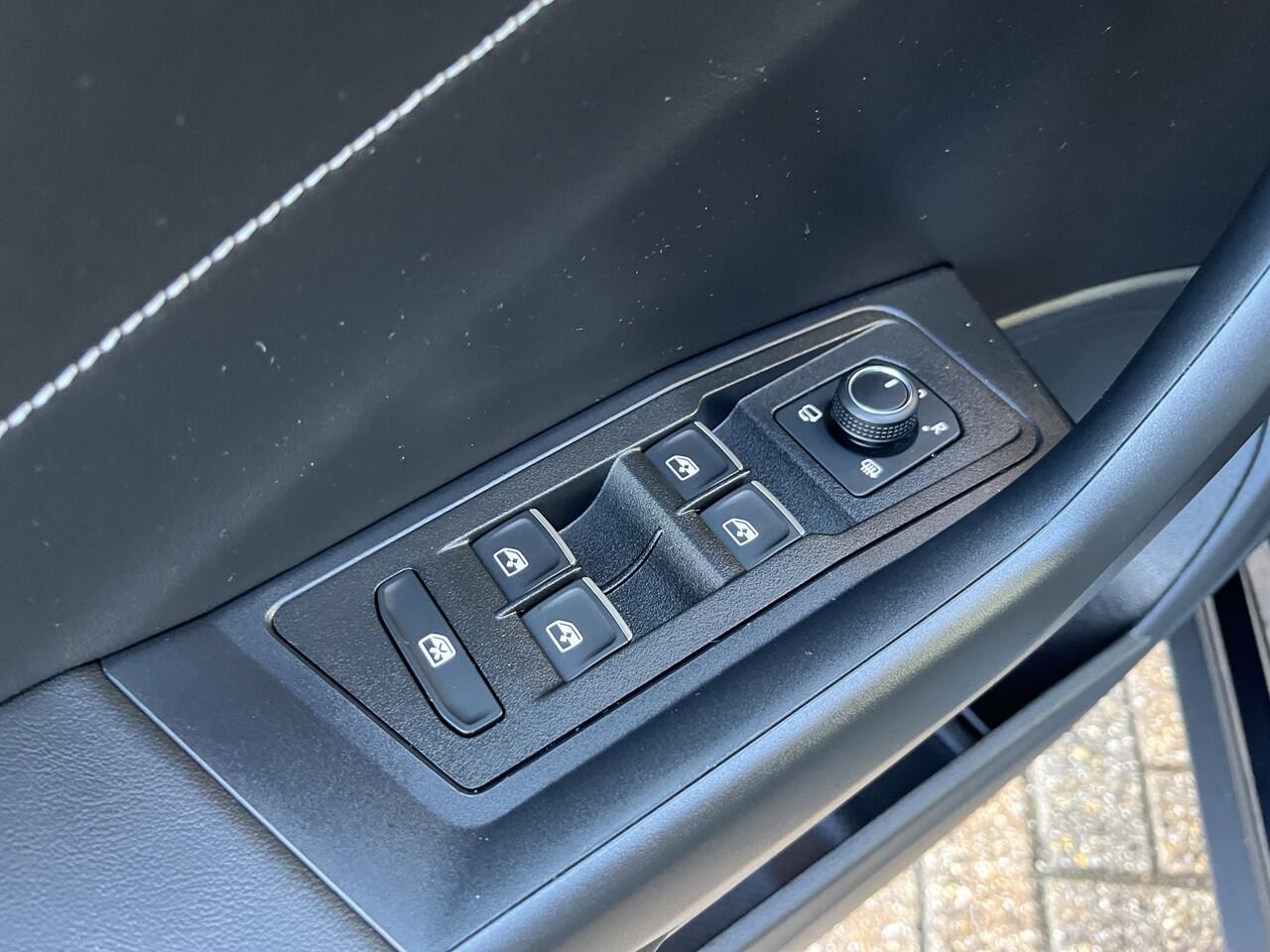 Volkswagen T-Roc 1.5 TSI R-Line / AUTOMAAT/ FABRIEKSGARANTIE T/M 2-2027/ TREKHAAK AFNEEMBAAR/ ADAPT. CRUISE/ MATRIX/ NAVI/ APP-CONNECT/ RIJ-MODI/ STOEL VERWARM./ PARK. SENSOREN + CAMERA