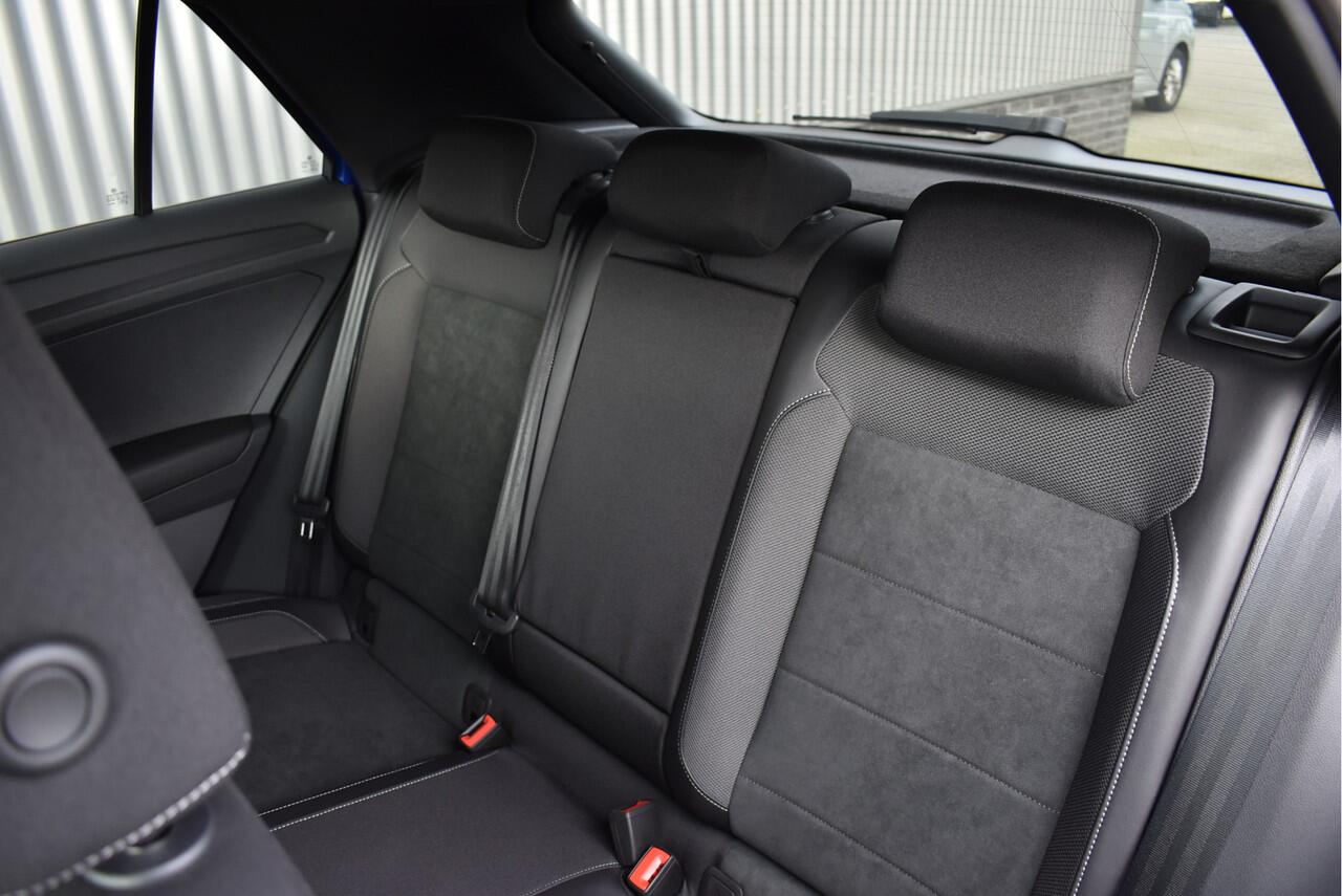 Volkswagen T-Roc 1.5 TSI R-Line Edition Virtual cockpit, Adaptive cruise, Camera, PDC, Stoelverwarming, Carplay
