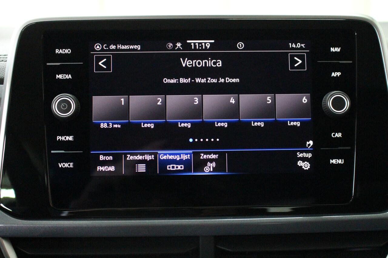 Volkswagen T-Roc 1.0 TSI Style Navigatie | Climate Control | Stoel en stuurverwarming | Standkachel | Parkassist