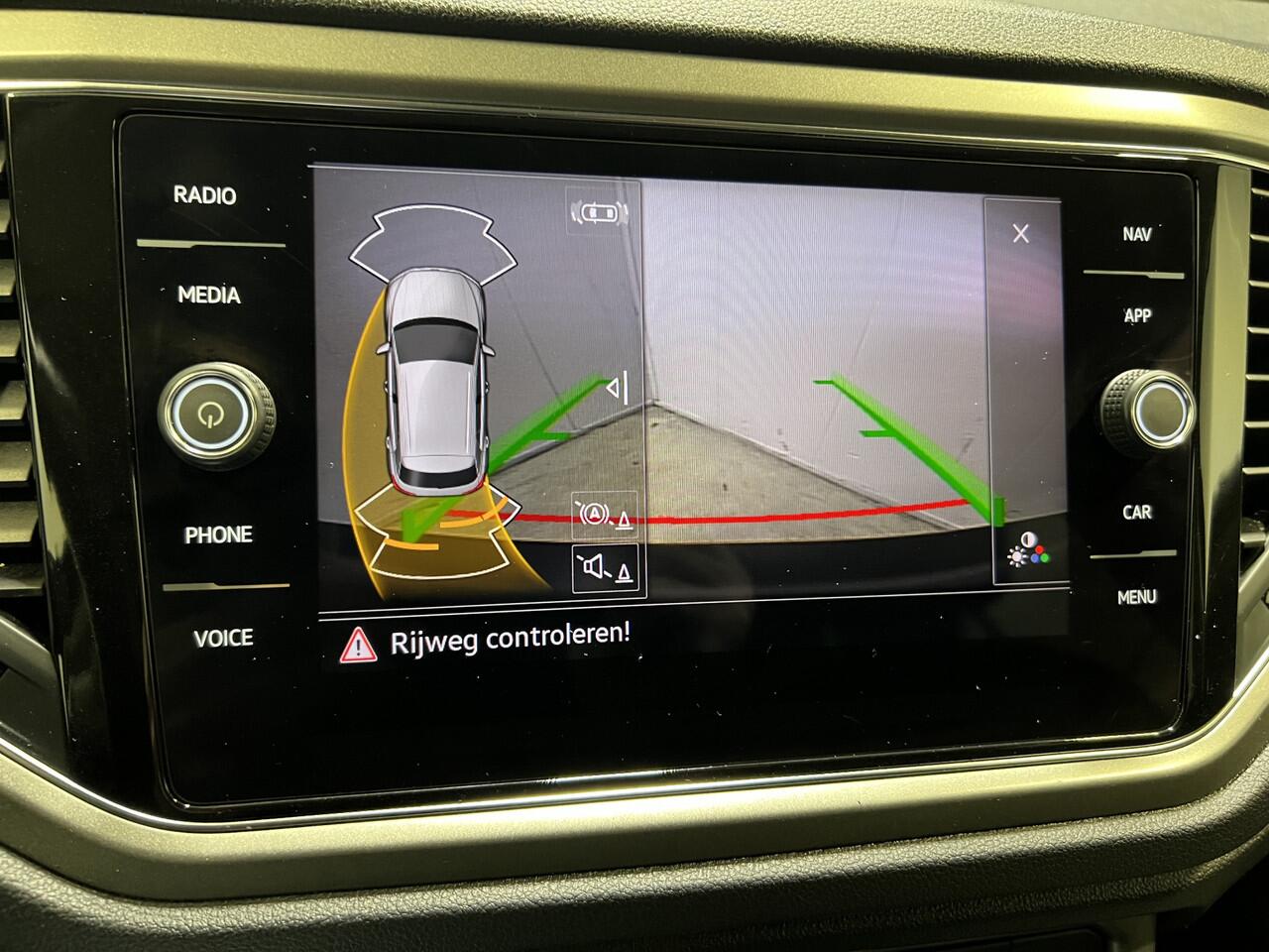 Volkswagen T-Roc 1.0 TSI Style | Navigatie/Android/Apple Carplay | LM Velgen 16" | Achteruitrijcamera | Cruise Control Adaptief | Airco | Radio |