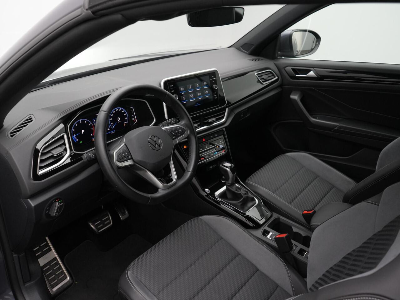 Volkswagen T-Roc Cabriolet 1.5 TSI 150 pk DSG R-Line | Achteruitrijcamera | Stoelverwarming | Carplay | 19 inch