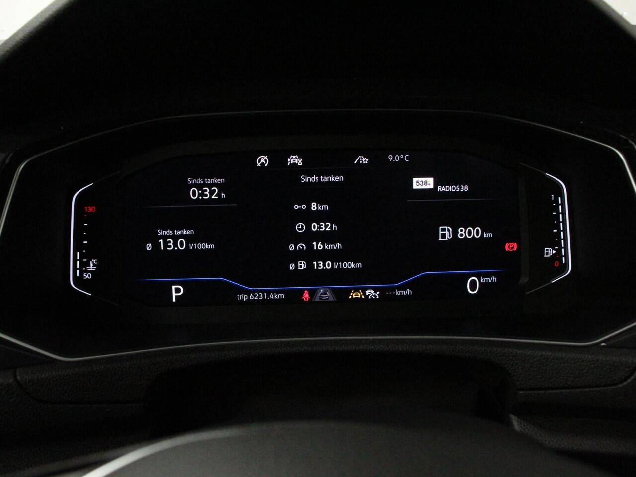 Volkswagen T-Roc 1.5 TSI 150pk Automaat Sport Team | Navigatie | Apple Carplay/Android Auto | Camera | Electrische achterklep | Climate Control | Led | Lichtmetalen Velgen