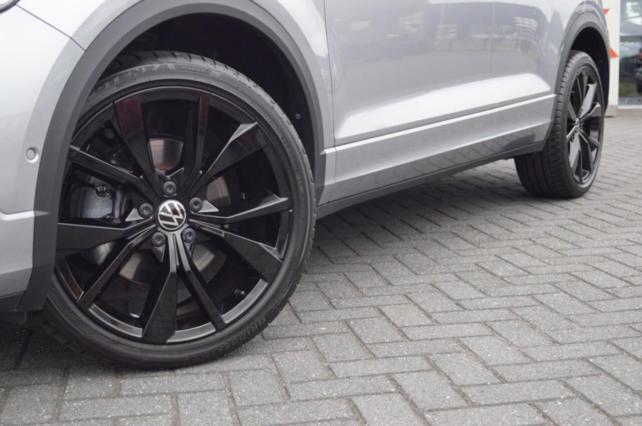 Volkswagen T-Roc 1.5 TSI DSG R-Line Black /Panodak/19 Inch LM /Camera / IQ Matrix LED/ ACC