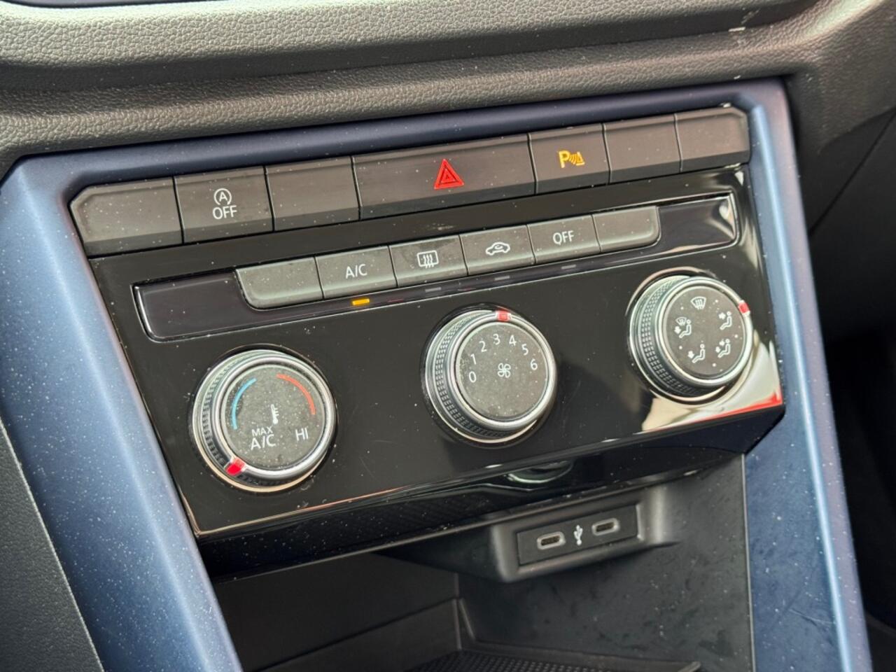 Volkswagen T-Roc 1.0 TSI UNITED 110PK LED NAVI CARPLAY AIRCO LMV PDC