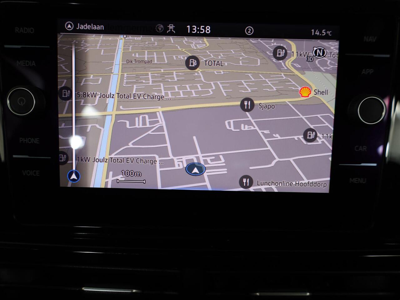 Volkswagen T-Roc 1.5 TSI R-Line 150 pk Automaat (DSG) | Verlengde garantie | Navigatie | Trekhaak (afneembaar) | Parkeersensoren (Park assist) | Achteruitrijcamera | R-Line |