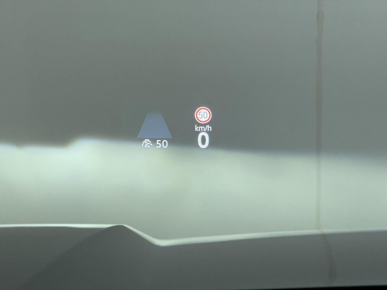 Volkswagen T-Roc 1.5 eTsi 150pk DSG R-Line First Edition | Elektr. achterklep | Black Style | LED Matrix | Navigatie | Area View | Head-up display |