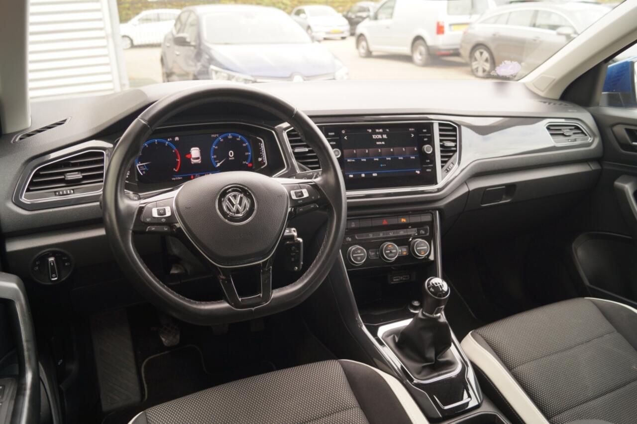 Volkswagen T-Roc 1.5 TSI 150pk Sport -PANO-DIGI-LED-ECC-PDC-