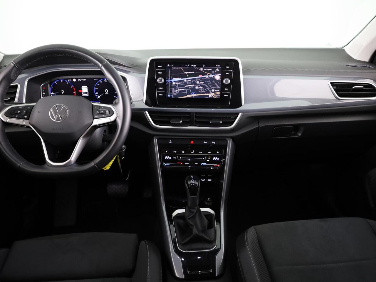 Volkswagen T-Roc 1.5 TSI Style 150 PK DSG | Private lease vanaf ¤ 609,- pm | Trekhaak afneembaar | Navigatie | Stoel verwarming en massage | Leer/Alcantara |